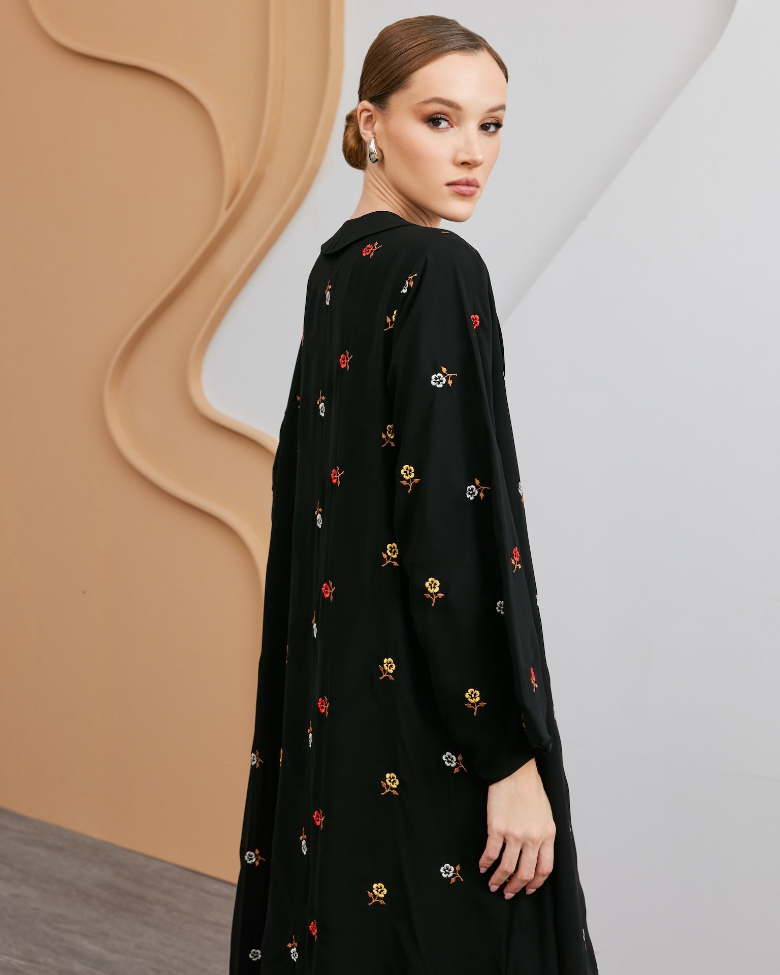 Zahra - The McQueen Boutique - Abaya - Abaya Dubai - Abaya Abu Dhabi - Abaya UAE - Abaya - Elegant - Luxury - Emirati - Classic - Modern - Occasion - Traditional - Trends - Embroidery - Modes