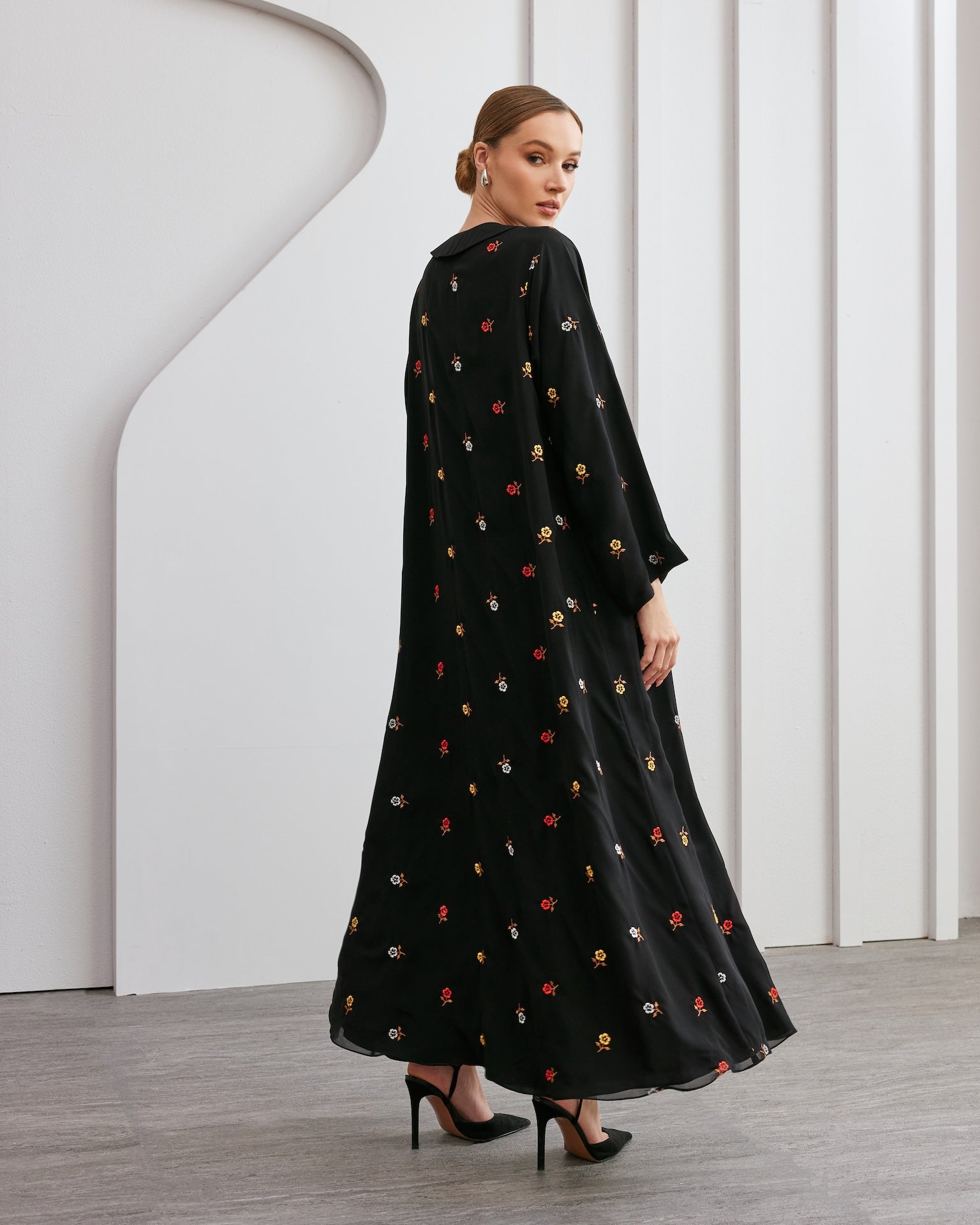 Zahra - The McQueen Boutique - Abaya - Abaya Dubai - Abaya Abu Dhabi - Abaya UAE - Abaya - Elegant - Luxury - Emirati - Classic - Modern - Occasion - Traditional - Trends - Embroidery - Modes