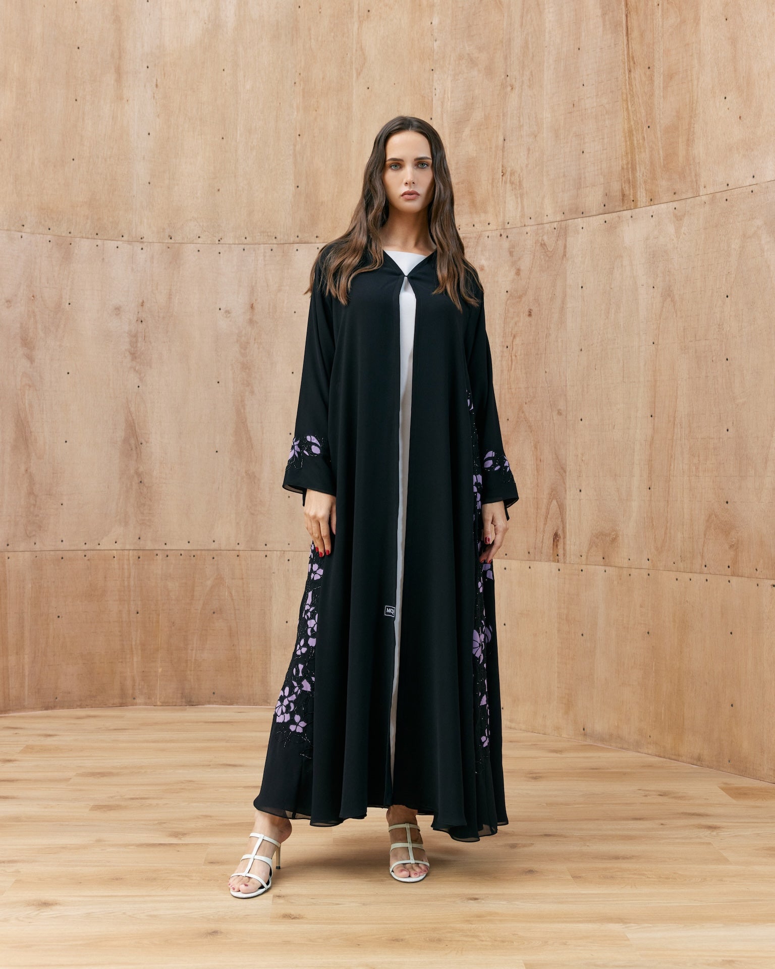 Zahria - The McQueen Boutique - Abaya - Abaya Dubai - Abaya Abu Dhabi - Abaya UAE - Abaya - Elegant - Luxury - Emirati - Classic - Modern - Occasion - Traditional - Trends - Embroidery - Modes