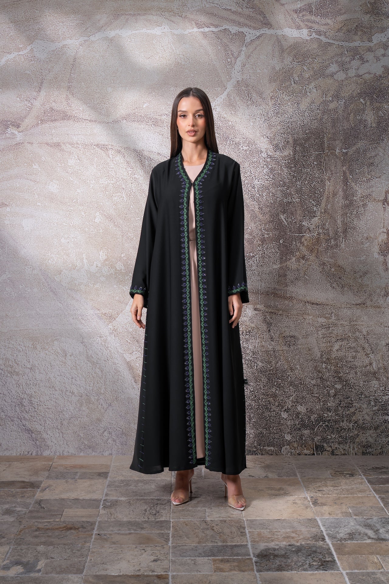 Zayara - The McQueen Boutique - Abaya - Abaya Dubai - Abaya Abu Dhabi - Abaya UAE - Abaya - Elegant - Luxury - Emirati - Classic - Modern - Occasion - Traditional - Trends - Embroidery - Modes