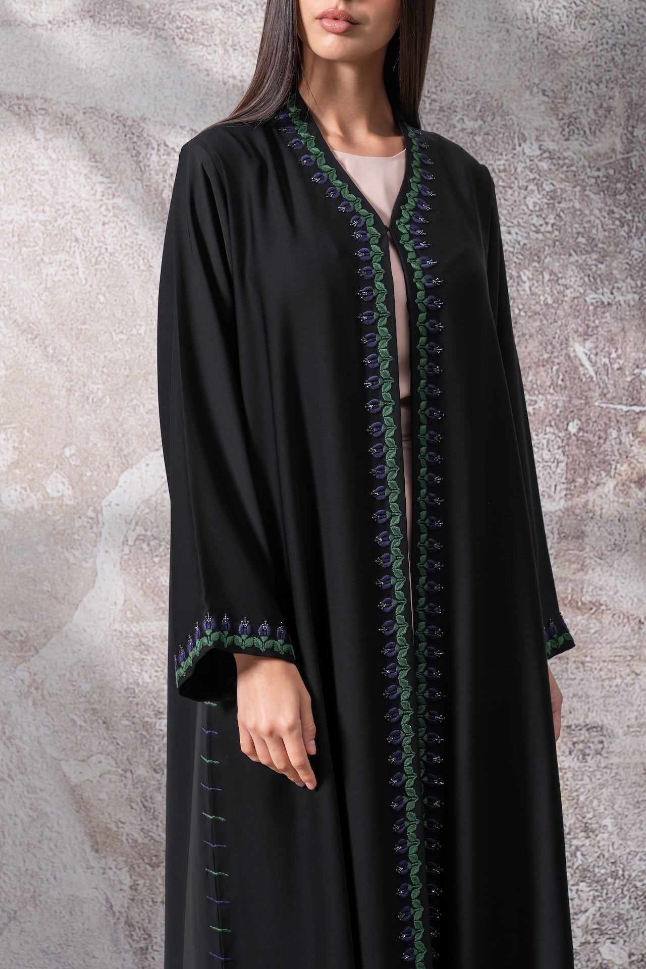 Zayara - The McQueen Boutique - Abaya - Abaya Dubai - Abaya Abu Dhabi - Abaya UAE - Abaya - Elegant - Luxury - Emirati - Classic - Modern - Occasion - Traditional - Trends - Embroidery - Modes