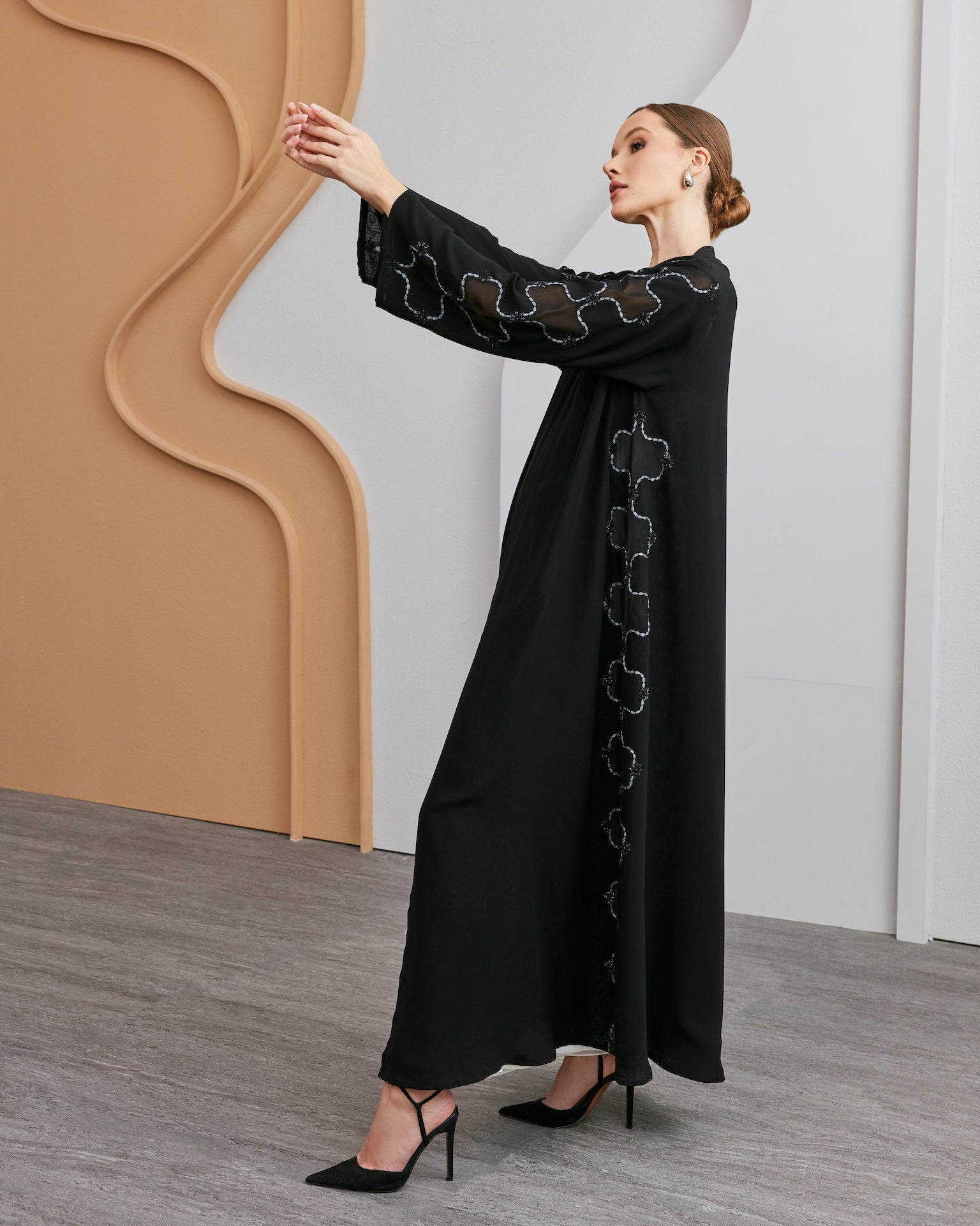 Zaykha - The McQueen Boutique - Abaya - Abaya Dubai - Abaya Abu Dhabi - Abaya UAE - Abaya - Elegant - Luxury - Emirati - Classic - Modern - Occasion - Traditional - Trends - Embroidery - Modes