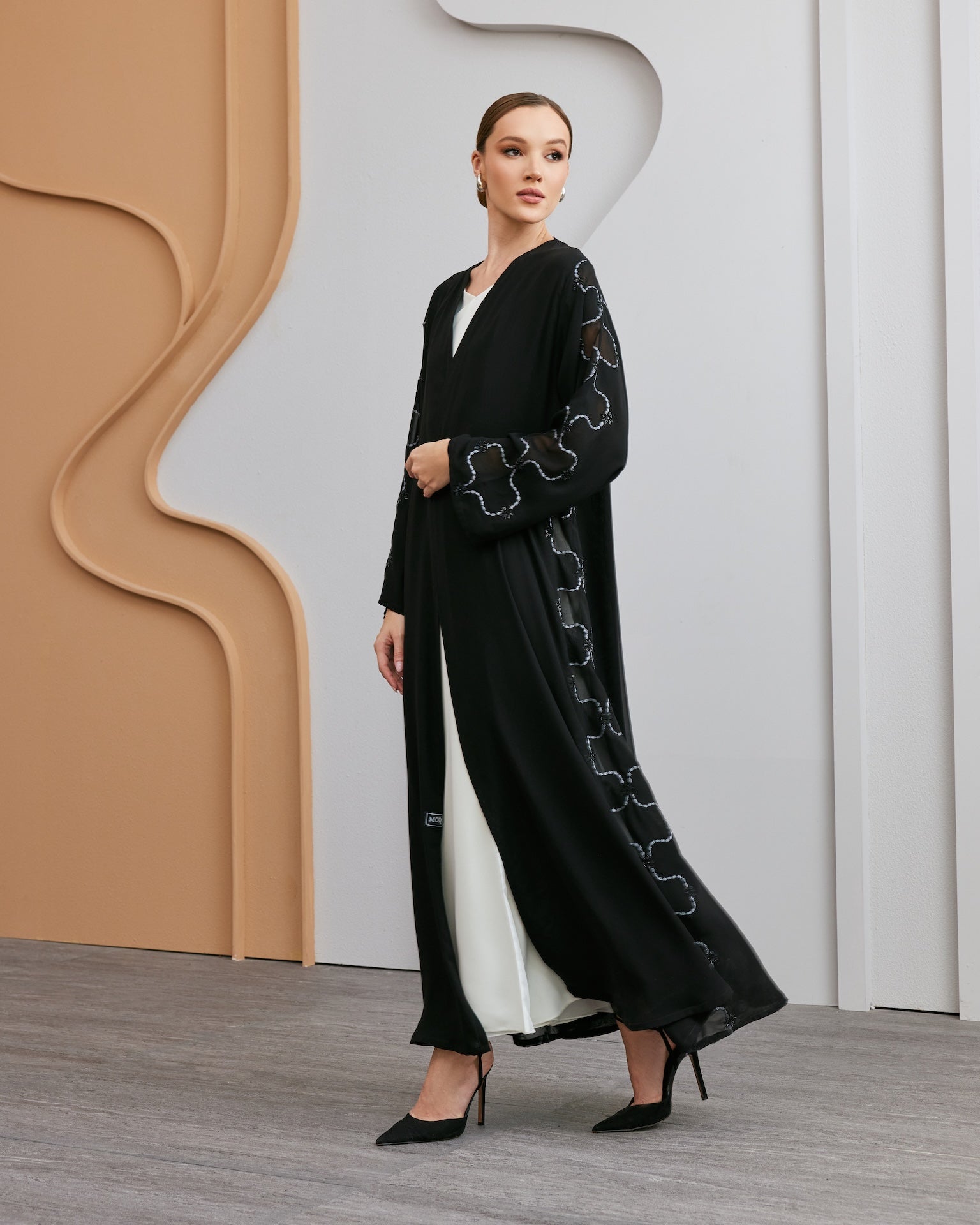 Zaykha - The McQueen Boutique - Abaya - Abaya Dubai - Abaya Abu Dhabi - Abaya UAE - Abaya - Elegant - Luxury - Emirati - Classic - Modern - Occasion - Traditional - Trends - Embroidery - Modes