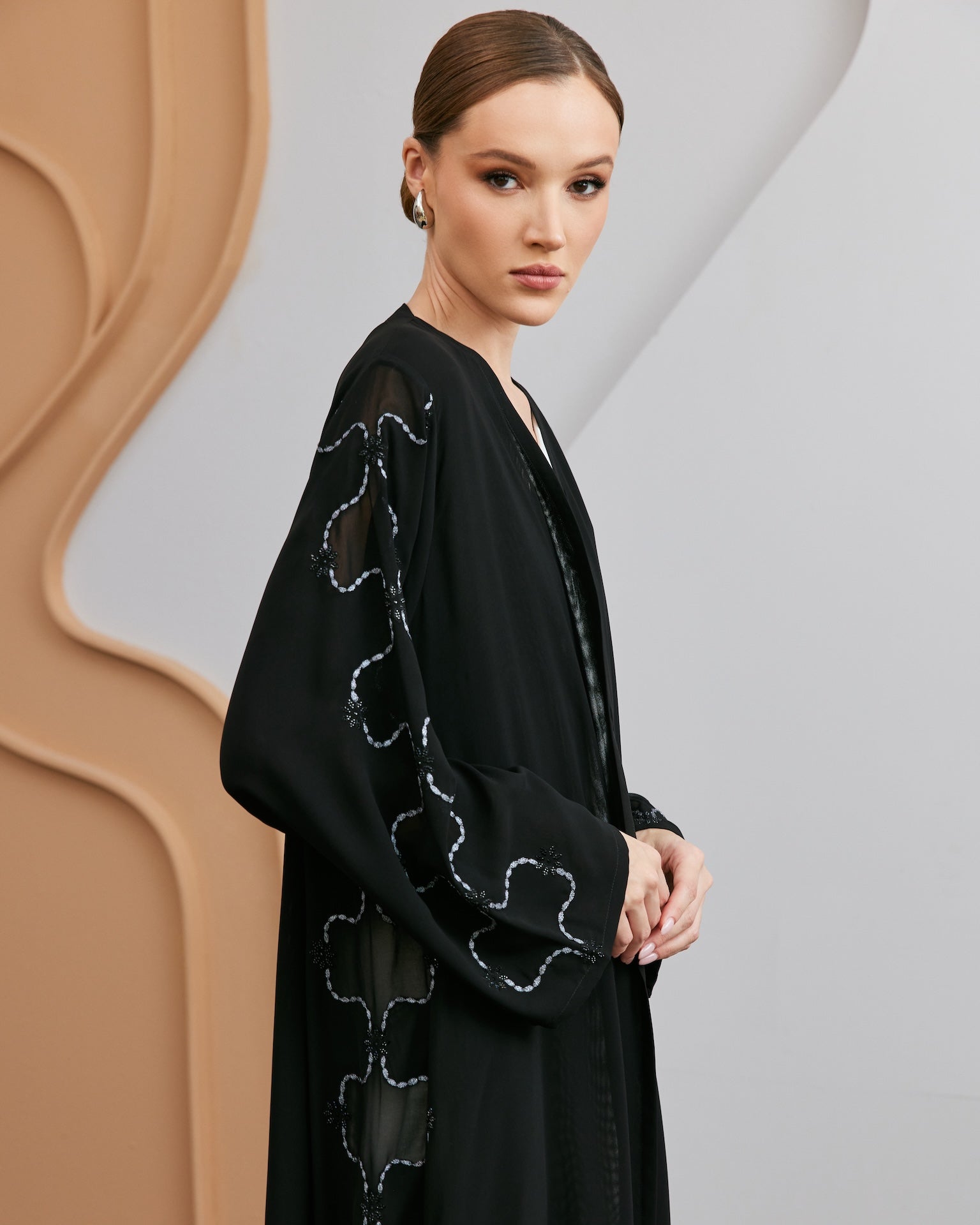 Zaykha - The McQueen Boutique - Abaya - Abaya Dubai - Abaya Abu Dhabi - Abaya UAE - Abaya - Elegant - Luxury - Emirati - Classic - Modern - Occasion - Traditional - Trends - Embroidery - Modes